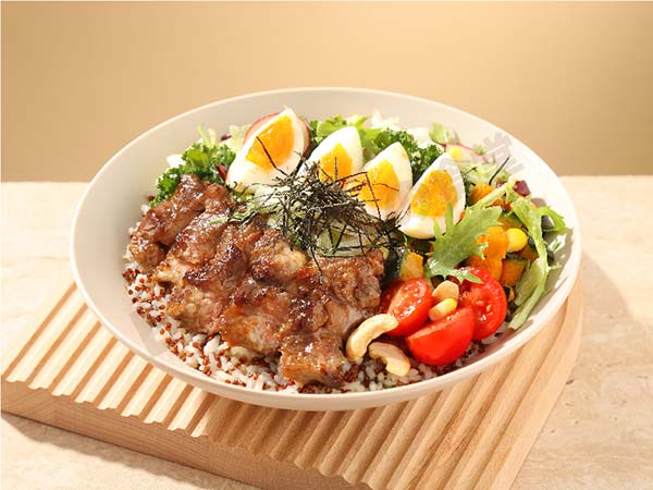 炙烤鮮嫩牛肋拌飯